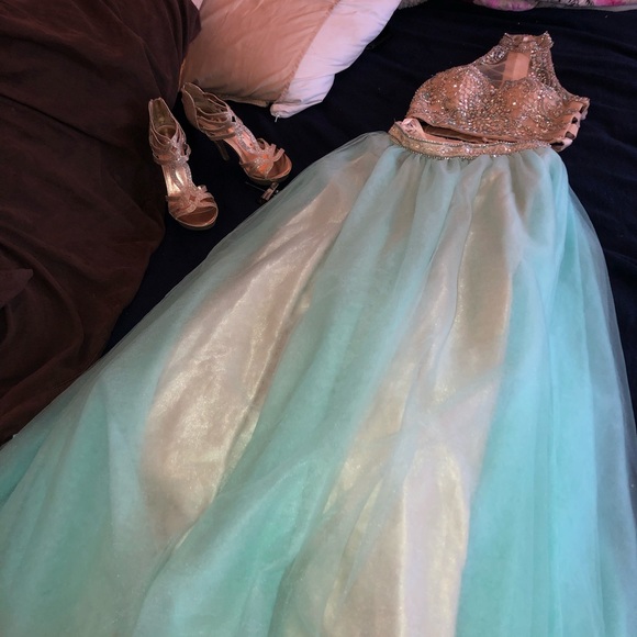 Nice prom dress - Picture 2 of 8